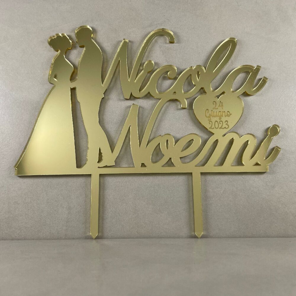 Cake Topper con Sposi e Nomi con Cuore e Data - in Plexiglass Regplex Decorazione per Torta - immagine 2