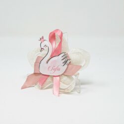 Cigno Nascita Rosa in Plexiglas in versione accessorio per Bomboniera Regplex Personalizzabile - immagine 3