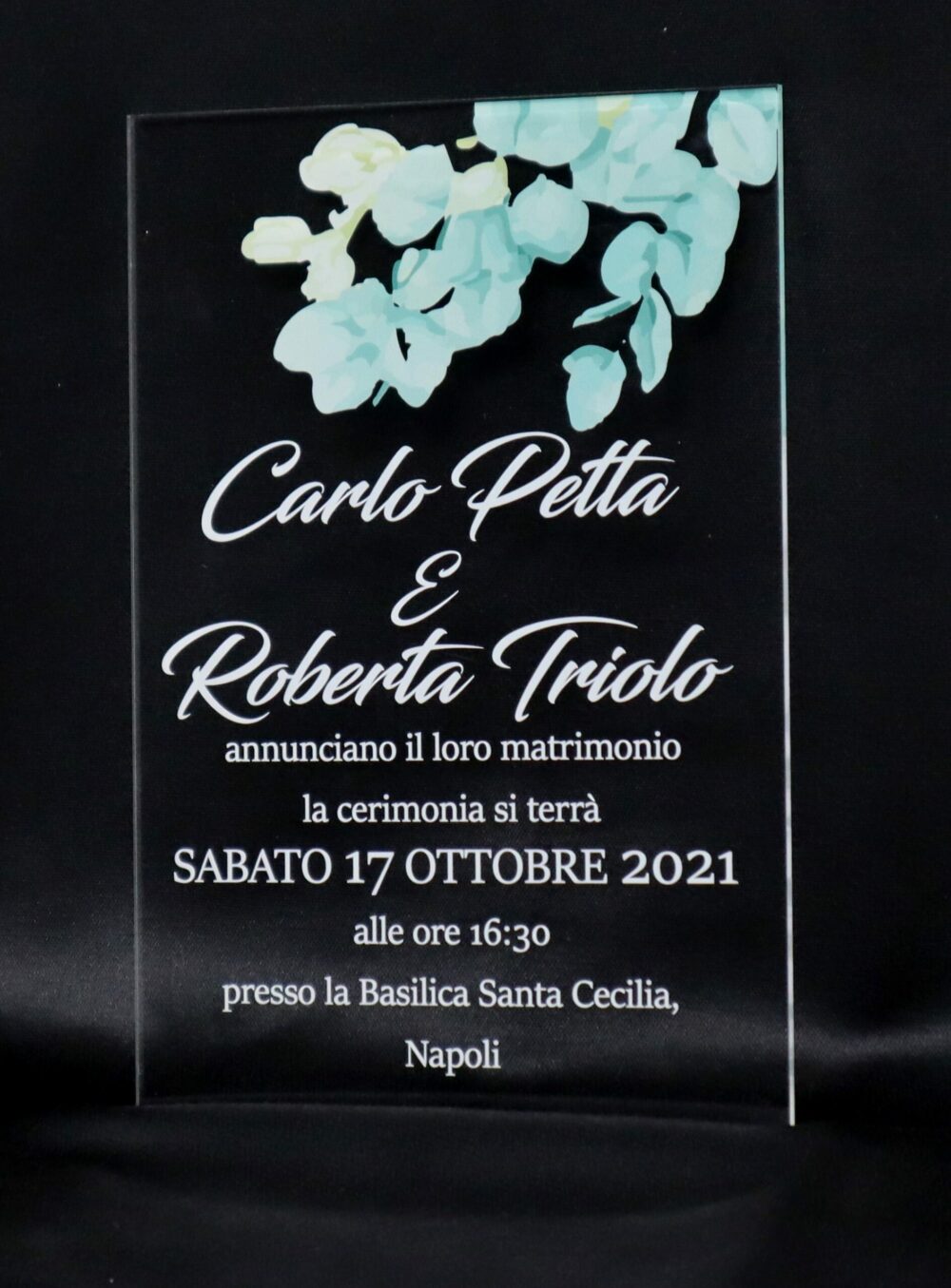 Partecipazioni in Plexiglas personalizzate - Dettaglio Ramoscello di Fiori Regplex Eventi - Wedding - Cerimonie - Matrimonio - Feste - immagine 2