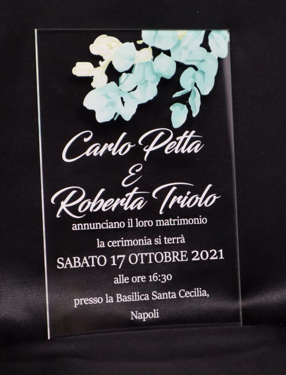 Partecipazioni in Plexiglas personalizzate - Dettaglio Ramoscello di Fiori Regplex Eventi - Wedding - Cerimonie - Matrimonio - Feste - immagine 3